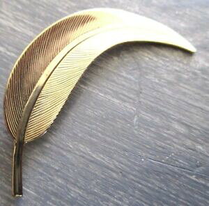 yzWG[EANZT[ [tBe[Wu[`JbgAEgbroche bijou vintage couleur or feuille deco gravee en relief 3420