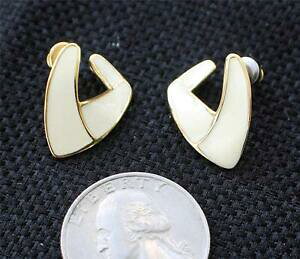 yzWG[EANZT[ Be[WTClS[fx[WGiyZCOvintage signe monet dore beige email perce boucles doreilles