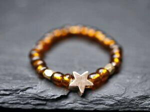 yzWG[EANZT[ uEKXp[S[hX^[Oelastique bague avec perles en verre braun et or etoile extensible