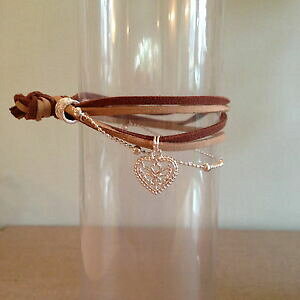 【送料無料】ジュエリー・アクセサリー コードブレスレットスエードレザーリンクブレロケハートベージュブラウンbracelet cordon lien cuir suedine breloque coeur beige and marron