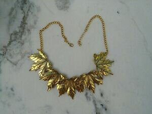 yzWG[EANZT[ R[iRtHO[I[gih^J[I}CChbT^C^collana con foglie autunnali dorata color oro mai indossata in metallo