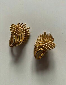 yzWG[EANZT[ Be[Wgt@COS[hg[IbLNbvkIBvintage trifari earrings goldtone orecchini clips nuovi