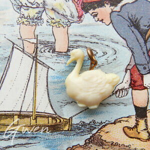 �y���������z�W���G���[�E�A�N�Z�T���[ �A�[���f�R�Z�����C�h�`���[���u�����b�Nancien pendentif art deco petit cygne celluloid charm breloque 1930