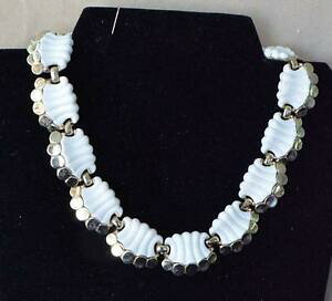 yzWG[EANZT[ Be[WlS[fvX`bNzCgNlbNXvintage signe monet dore plastique blanc liens 419cm collier