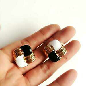 【送料無料】ジュエリー・アクセサリー イヤリングクリップオンノミゴールデンエナメルブラックホワイトクラスレトロorecchini clip on pulci dorato smalto nero bianco class retro j10