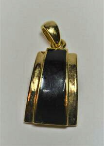 yzWG[EANZT[ A\tBAJ[S[h^ubNGiy_gfirmato lia sophia color oro metallo smalto nero forma ciondolo