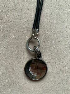 �y���������z�W���G���[�E�A�N�Z�T���[ �f�B���o�[�O�J�[�������O�u���b�N���U�[�l�b�N���X�y���_���g�o�C�X�����t�X�L�[�N���X�^����dyrberg kern lunghi neri in pelle collana ciondolo di swarovski cryst