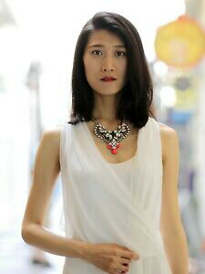 yzWG[EANZT[ S[ft@lbNXNX^O[[Yt[N[o[collana dorato ventaglio pendente cristallo rosso verde rosa fiore clover jcr1