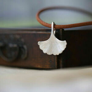 yzWG[EANZT[ V[gy_glbNXV[gMRVo[X^[O}bVucollana corto pendente piccolo foglio gingko argento sterling massiccio 925 cy9