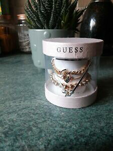 �y���������z�W���G���[�E�A�N�Z�T���[ �{�b�N�X�S�[���h�g�[���u���X���b�gguess goldtone bracciali 3x in confezione regalo bellissimo indossato insieme