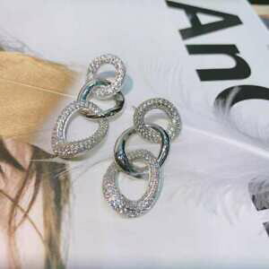 yzWG[EANZT[ jAzCgS[hbLS[hCOW[Worecchini a perno placcato oro bianco lineare tre maglie cz matrimonio g12b