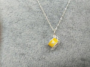 yzWG[EANZT[ V[glbNXy_gJbvCG[Vo[GiX^[OVvcollana corto pendente tazza smalto giallo argento sterling 925 semplice cy9