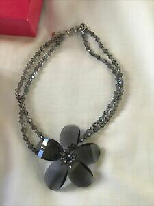 yzWG[EANZT[ og[EB\X[L[O[rbOt[_uC[lbNXbutler amp; wilson smoky grigio grande fiore collana doppio filo