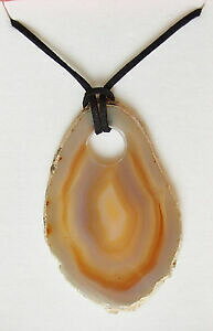 yzWG[EANZT[ xAK^i`XCXy_gubNXG[hlbNXvera agata naturale fetta dichiarazione ciondolo su 2256cms nero in pelle scamosciata coll