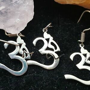 yzWG[EANZT[ Vo[X^[OCOy_g925 argento sterling orecchini e ciondolo oum