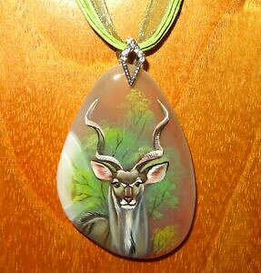 【送料無料】ジュエリー・アクセサリー グレータークドゥペンダントオリジナルハンドペイントベージュゴルバコウニコgreater kudu ciondolo originale mano dipinto beige firmato gorbachova unico gift