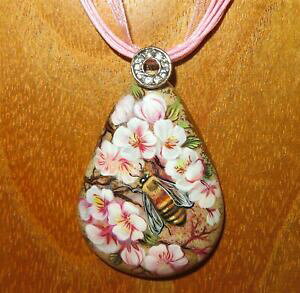 【送料無料】ジュエリー・アクセサリー ピンクビーペンダントオリジナルロシアベージュゴルバチバサインciondolo ape su fiori rosa originale mano russo dipinto beige gorbachova firmato