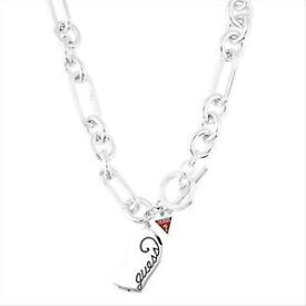 【送料無料】ジュエリー・アクセサリー チェーンネックレスシルバーカラーハンギングローゲイトハートcollana catena donna guess ubn30907 colore argento con cuore logato pendente