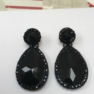 �y���������z�W���G���[�E�A�N�Z�T���[ �o�g���[�E�B���\�����g���u���b�N�N���X�^���W�F�b�g�h���b�v�����O�C�������Obutler and wilson piccoli nero cristallo jet come strappo dropl orecchini nuovi