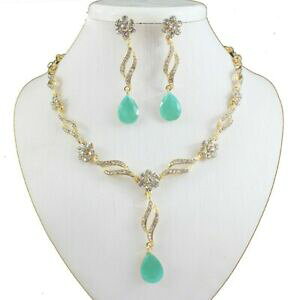 yzWG[EANZT[ RA[u[NO[eh[F[h[XtXL[RGcp[hbNXcollier boucles goutte deau vert deau swarovskiR elements parure doree luxe