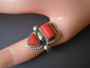 yzWG[EANZT[ }bVtVo[ObhlC`[R[R[massiccio 925 anello in argento con 2 rosse natura coralli 9,8 g rg 54 coral