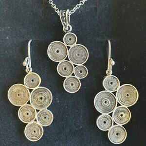 yzWG[EANZT[ nhCht[vVo[X^[OCOy_gZbgwuva hoop fatto a mano 925 argento sterling orecchini filigrana e pendente set