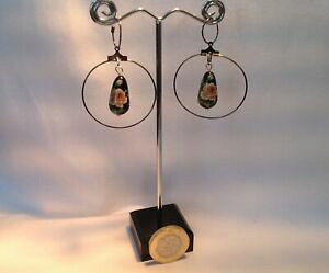 yzWG[EANZT[ COsNorecchini donna rosa fiore su sfondo nero realizzato a ma