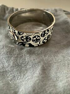 yzWG[EANZT[ ANT_[}bNB[ubNzCguXbgalexander mcqueen bracciale in bianco e nero