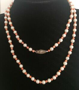 yzWG[EANZT[ AeB[NA[fRlbNXTS\bhVo[NXvcollana antico art deco perle e corallo, fermaglio in argento massiccio