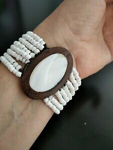 �y���������z�W���G���[�E�A�N�Z�T���[ �o���u���X���b�gbracciale con perle bianci bali con madreperla su legno, elasticita