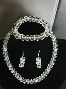 yzWG[EANZT[ r[YlbNXCOZbgdichiarazione delle donne di colore chiaro come collana di perline e set orecchino