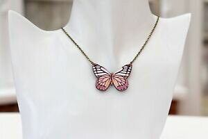 【送料無料】ジュエリー・アクセサリー ゴージャスホワイトウッドピンクバタフライネックレスアンティークブロンズペンダントsplendido in legno bianco amp; rosa farfalla collana ciondolo di bronzo antico