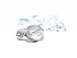 yzWG[EANZT[ Vo[bLNAC[bvJX^OTCYsilver plated chiaro quartz crystal wire wrap anello personalizzato con la taglia