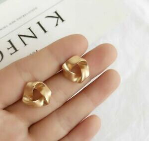 yzWG[EANZT[ S[hfCeBgCAOX^bhCOX^bh~j}X^bhgold dainty triangle stud earrings, irregular studs, minimal studs