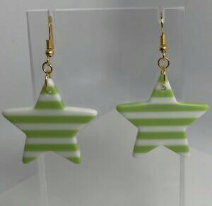 yzWG[EANZT[ zCgXgCv[WX^[ANy_gLb`t@CObianco verde a righe grandi star ciondoli in acrilico orecchini kitsch fun 6 cm i036