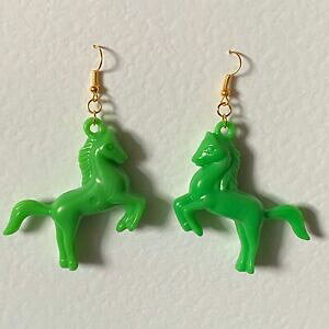 �y���������z�W���G���[�E�A�N�Z�T���[ �|�j�[�C�������O�S�[���h�t�b�Nverde grande dovessi vestirmi pony cavallo orecchini 65 cm di lunghezza ganci color oro