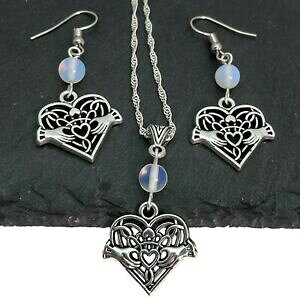 yzWG[EANZT[ AeB[NVo[g[N_n[gIp[p[lbNXCOZbgtono argento anticato claddagh cuore con perle di opale collana e orecchini set