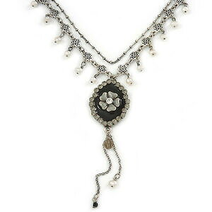 yzWG[EANZT[ Be[WGiy_glbNXs[^[g[`F[smalto nero di ispirazione vintage con ciondolo floreale collana catena tono peltro 4