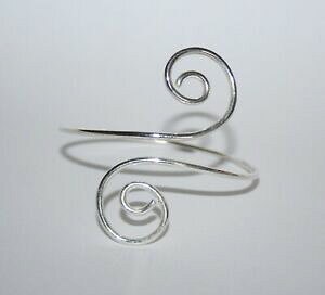 yzWG[EANZT[ Be[WVo[g[X[A[uXbgvintage tono argento swirl braccio braccialetto nuovo e mai indossato