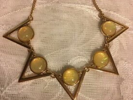 【送料無料】ジュエリー・アクセサリー ミスティイエローラウンドセットトライアングルゴールドネックレスcollana in oro triangoli insolito incastonato con sfere tonde gialle misty