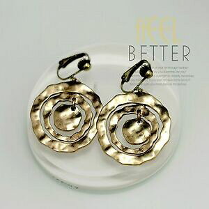 �y���������z�W���G���[�E�A�N�Z�T���[ �u�[�N���h�I�����N���b�v�I���h���A�[���f�R�g�����A�m�[���^�����B���e�[�Wboucles doreilles clip on dore art deco trois anneau metal vintage a10osc4