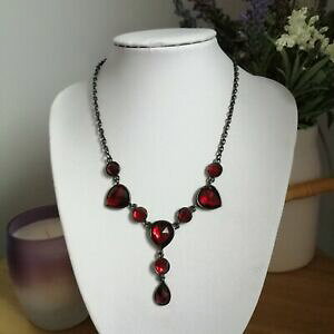 �y���������z�W���G���[�E�A�N�Z�T���[ �X�`�[���p���N�S�V�b�N�u���b�N�v���X�`�b�N�W�F���l�b�N���X�R�X�`���[�����b�h���g��lo steampunk gotico rosso nero in plastica gemma collana forma t costume mod r