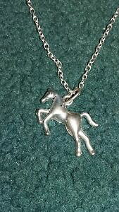 yzWG[EANZT[ y_g}b`uXbgACeciondolo a forma di cavallo e corrispondenza bracciale 2 articoli ideale piccolo regalo