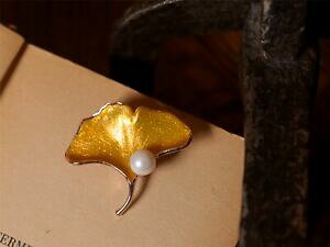 yzWG[EANZT[ ubVshW[XpR[y[tFCfC`EBe[W\broche pin dore jaune email paillete perle feuille de ginkgo vintage soiree xz9