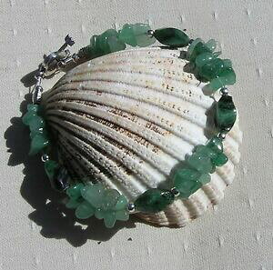 yzWG[EANZT[ AK^O[O[Ahx`[NX^WFuXbgEbhhOagata verde e verde avventurina cristallo gemma braccialetto woodland glen