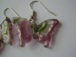 yzWG[EANZT[ KX[sNO[NAhbvCOglass butterfly shape mauve pink green clear 27x16mm drop earrings