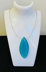 yzWG[EANZT[ ^[RCY[ty_glbNXresina turchese forma foglia ciondolo collana con fili metallici artistico