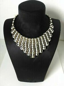 yzWG[EANZT[ XNGA^t@ubNGLZgbNrbOruJ[lbNXquadrato in metallo e tessuto link dichiarazione insolito eccentrico grosso bib collare