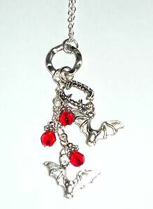 �y���������z�W���G���[�E�A�N�Z�T���[ �L�X�h���}�`�b�N�o�b�g�h���L�����U���k�u���b�h���b�h�h���b�v�X�l�b�N���Xun vampiros kissdrammatico bat, dracula zanne amp; rosso sangue collana gocce