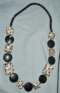 yzWG[EANZT[ GtNg{WG[vX`bNlbNXubN}[ux[Weffektvolle bigiotteria collana plastica, nero, beige marmorizzato, 35 cm